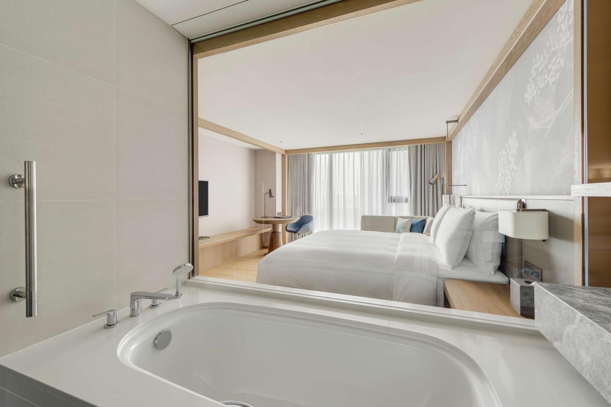 Doubletree By Hilton Taipei Zhongshan Eksteriør billede