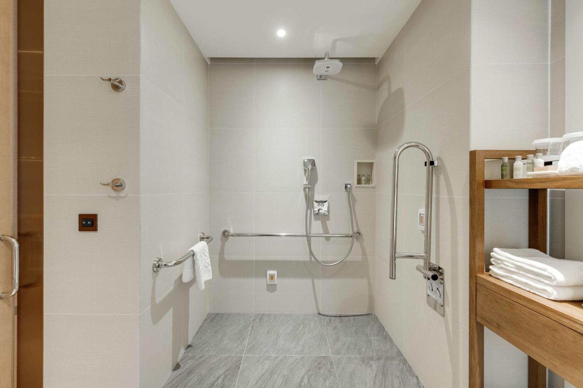 Doubletree By Hilton Taipei Zhongshan Eksteriør billede