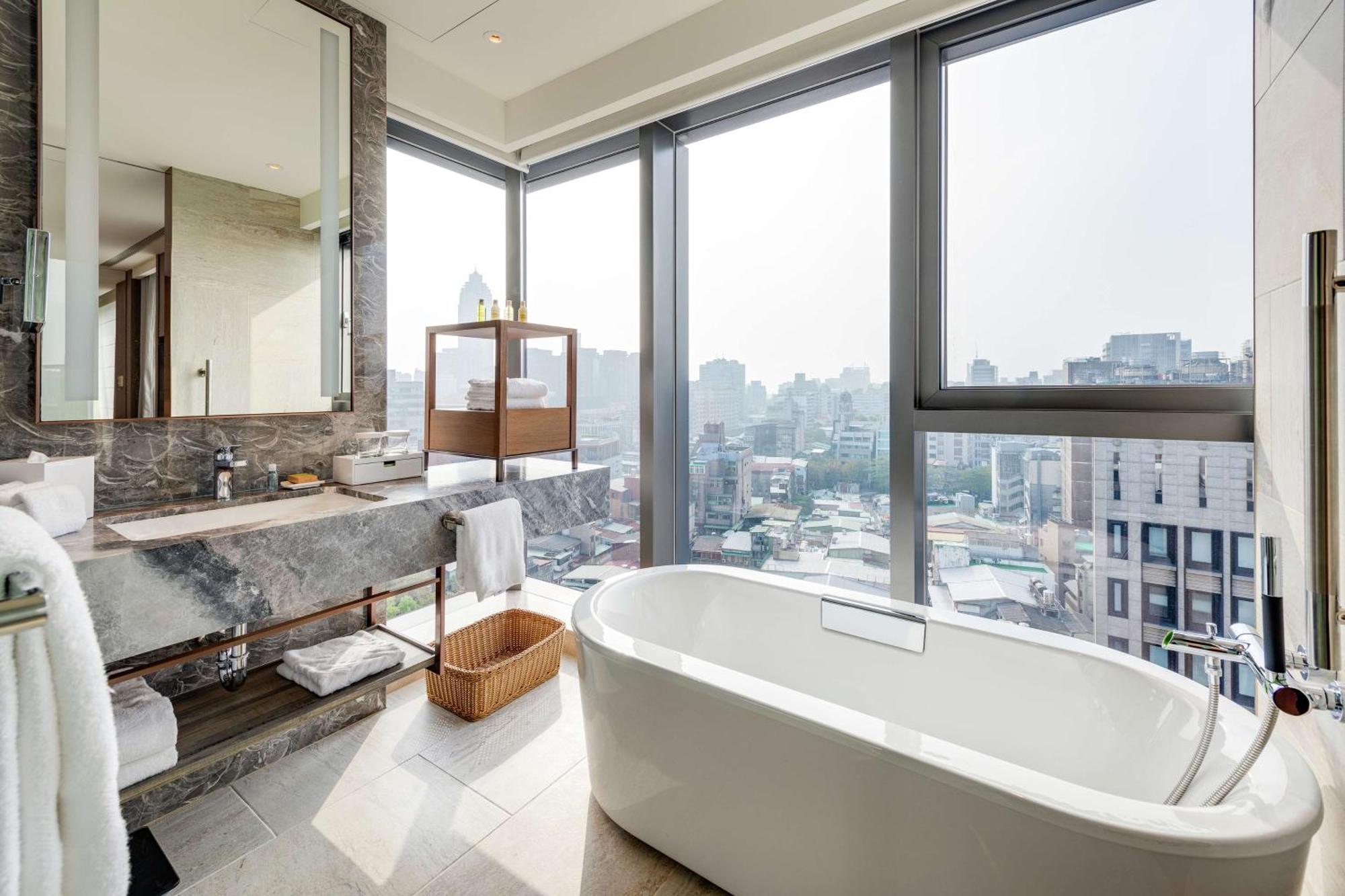 Doubletree By Hilton Taipei Zhongshan Eksteriør billede